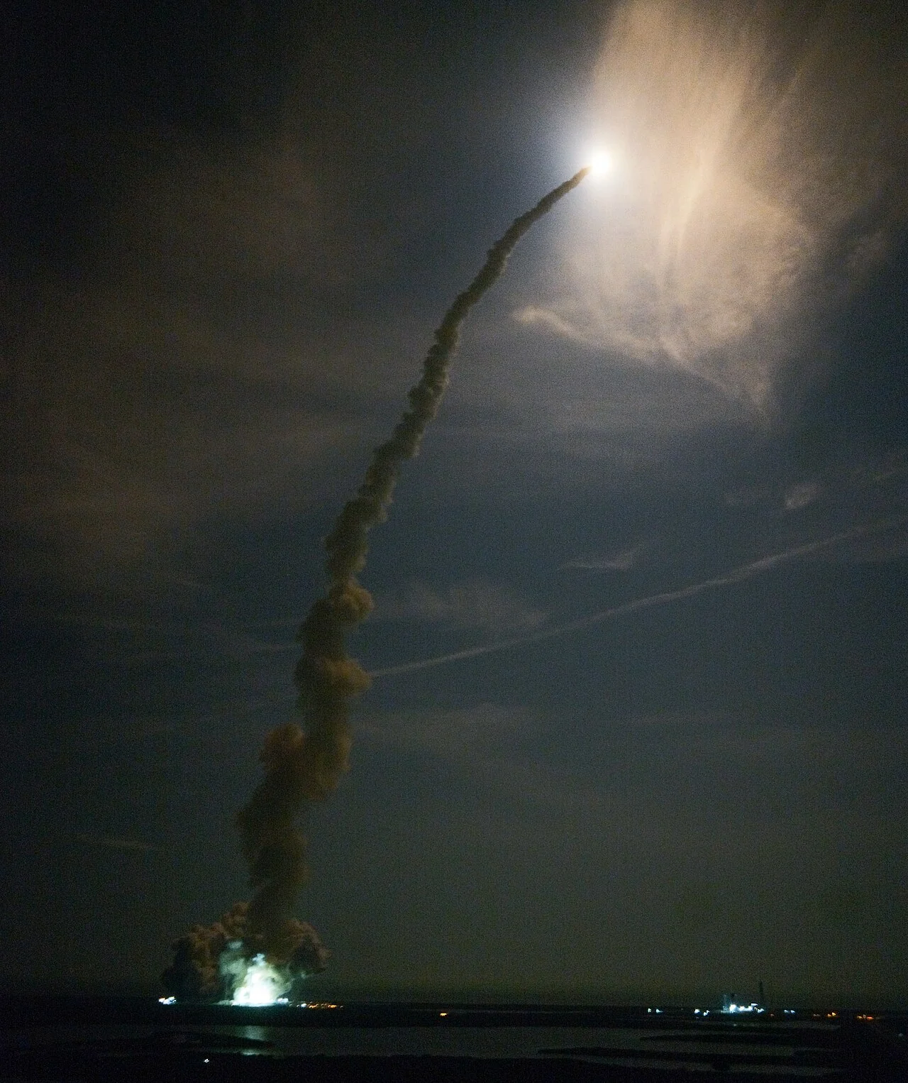 Artemis I rises from Launch Complex 39B at Kennedy Space Center on 16 November 2022.